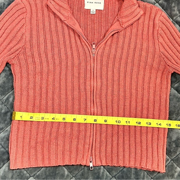 PINK ROSE - Cropped Zipper Cardigan - Picture 5 of 6